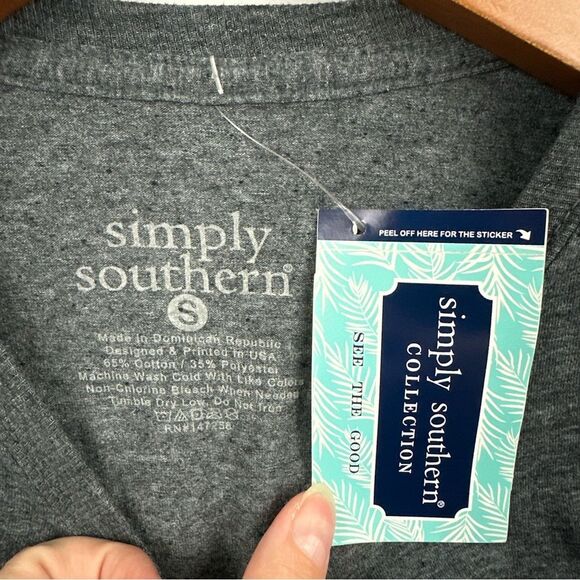 Simply Southern Be Mine XOXO Valentine's Day Grey T-Shirt NWT Size Small Casual - Picture 8 of 9